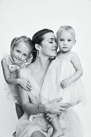 mother-and-two-daughters-studio-photoshoot-sydney-raiynekim (4)