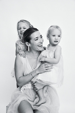 mother-and-two-daughters-studio-photoshoot-sydney-raiynekim (6)