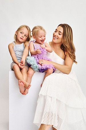mother-and-two-daughters-studio-photoshoot-sydney-raiynekim (47)