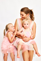 mother-and-two-daughters-studio-photoshoot-sydney-raiynekim (1)