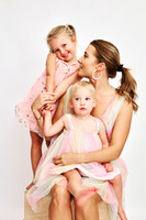 mother-and-two-daughters-studio-photoshoot-sydney-raiynekim (2)