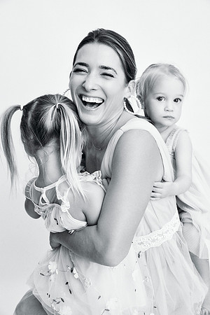 mother-and-two-daughters-studio-photoshoot-sydney-raiynekim (14)