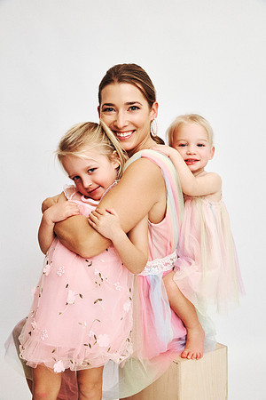 mother-and-two-daughters-studio-photoshoot-sydney-raiynekim (12)