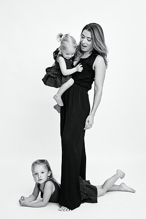 mother-and-two-daughters-studio-photoshoot-sydney-raiynekim (33)