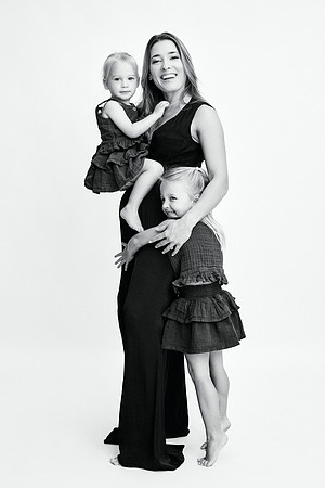 mother-and-two-daughters-studio-photoshoot-sydney-raiynekim (35)